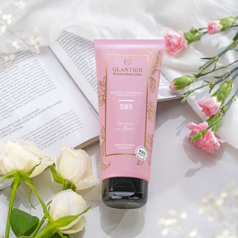 Nährender und regenerierender Körperbalsam 585 in eleganter Verpackung, ideal für luxuriöse Hautpflege und entspannende Momente.