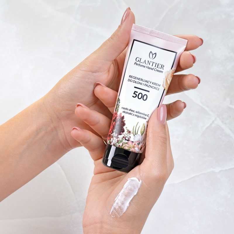 Regenerierende Handcreme 500 in einer eleganten Tube, ideal für trockene und beanspruchte Hände mit natürlichen Inhaltsstoffen