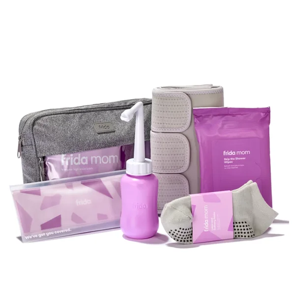 Frida Mom Postpartum-Regenerationsset mit Mini-Bidet, Bauchstützgürtel, Narbenpflastern und Einweg-Unterwäsche
