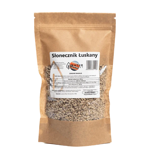 Geschälte Sonnenblumenkerne in einer Verpackung, reich an gesunden Fetten und Vitamin E, ideal als Snack oder zum Hinzufügen zu Salaten