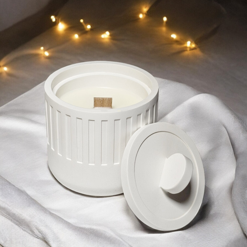 Parfümierte Kerze – luxuriöser Duft inspiriert von Parfum Parfümierte Kerze mit von Parfum inspiriertem Duft im eleganten Gefäß