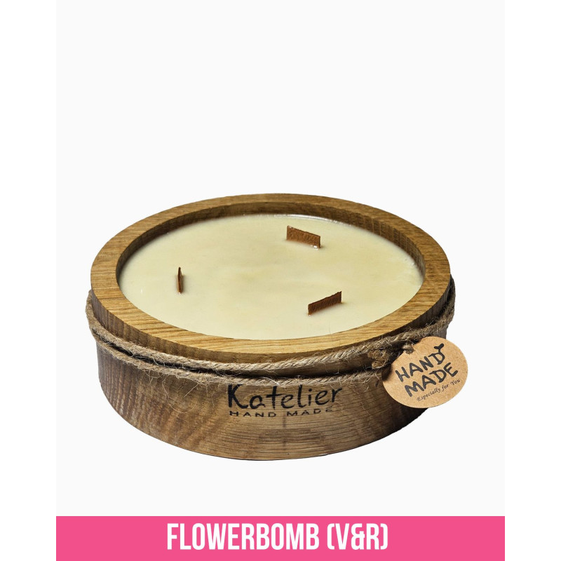 Handgefertigte Duftkerze „Eleganz der Eiche“ im Eichenholzgefäß, inspiriert von FlowerBomb (V&R), luxuriös, elegant und dekorativ.