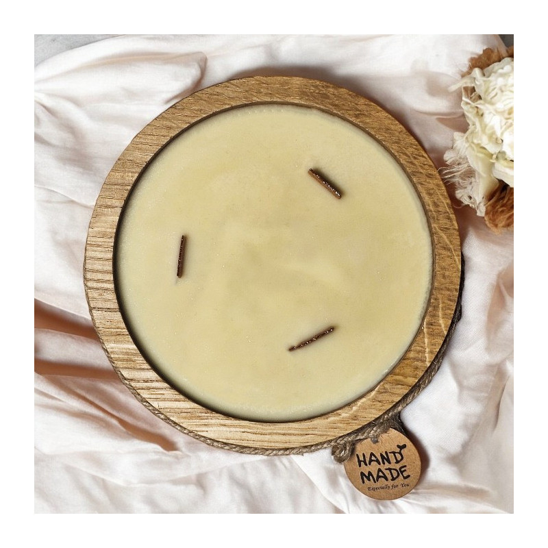 Duftkerze „Eleganz der Eiche“ – Sojawachs-Kerze im Eichenholzgefäß, inspiriert von Tom Ford Soleil Blanc, luxuriös, handgefertigt und elegant.