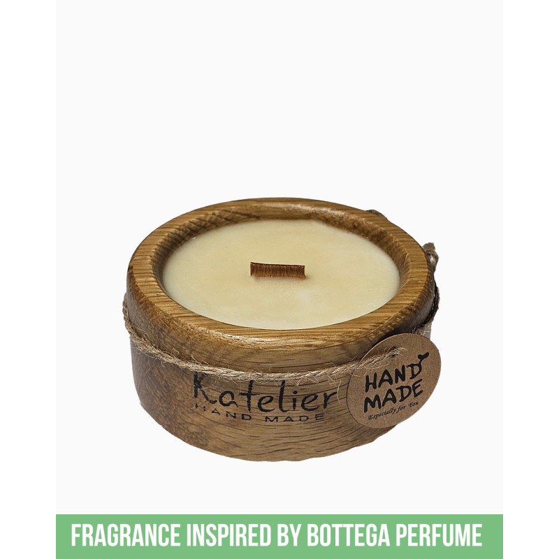 Handgefertigte Duftkerze „Kleine Eleganz der Eiche“ im Eichenholzgefäß mit Bottega-inspiriertem Duft – luxuriös, dekorativ und langanhaltend.