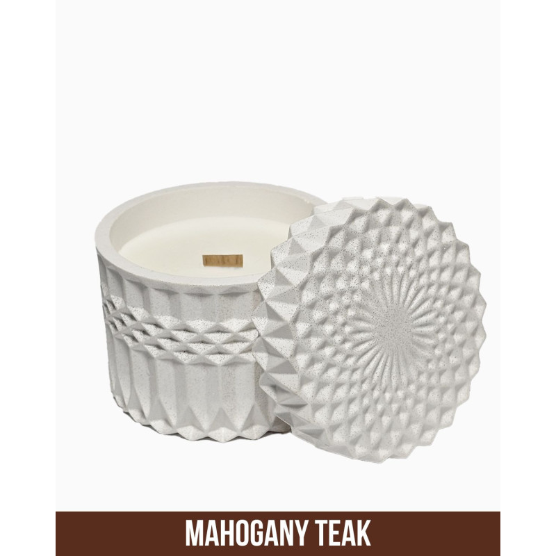 Sojawachs Duftkerze Silberne Oase 220 ml mit Holzdocht und Mahagoni-Teakholz-Duft im weißen Gipsgefäß