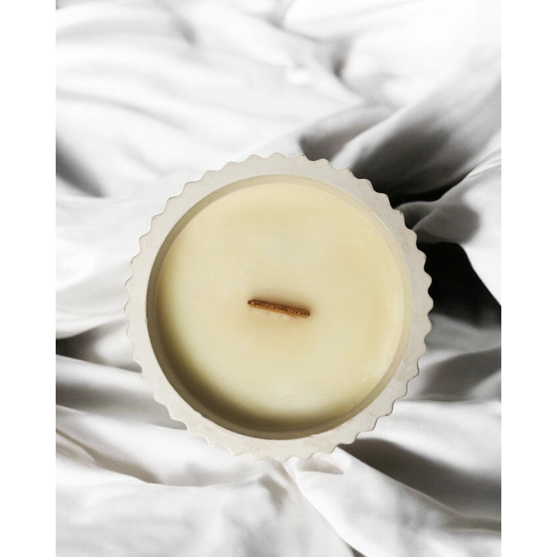 Goldene Aura Duftkerze 150 ml mit Sandelholz als Geschenkidee