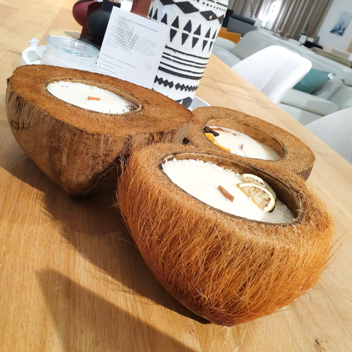 Sojakerze Kokos Exotisch – handgemacht, Vanille-Ingwer-Duft, Zero Waste Große Sojakerze in Kokosnuss mit Vanille- und Ingwerduft, handgemacht, Zero Waste, dekorativ für Zuhause