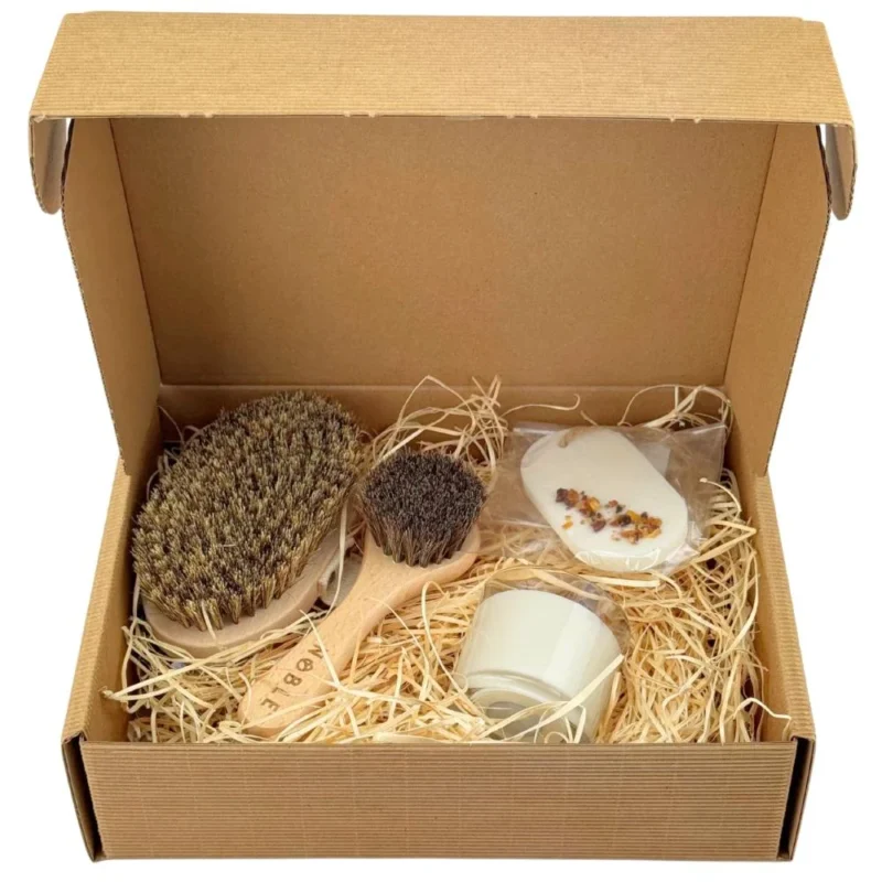 Geschenkset für empfindliche Haut mit Körper- und Gesichtsbürsten, Sojawachs Aromatherapie und Black Opium Duftkerze.